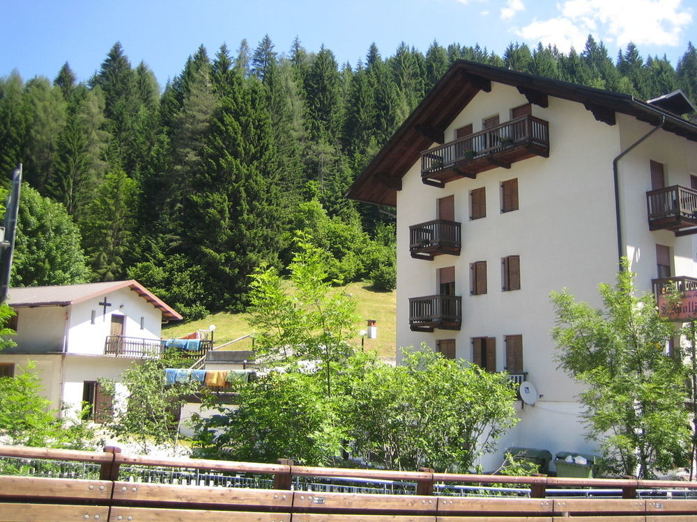 מלון פלקאדה Casa Alpina Sant'Apollinare מראה חיצוני תמונה