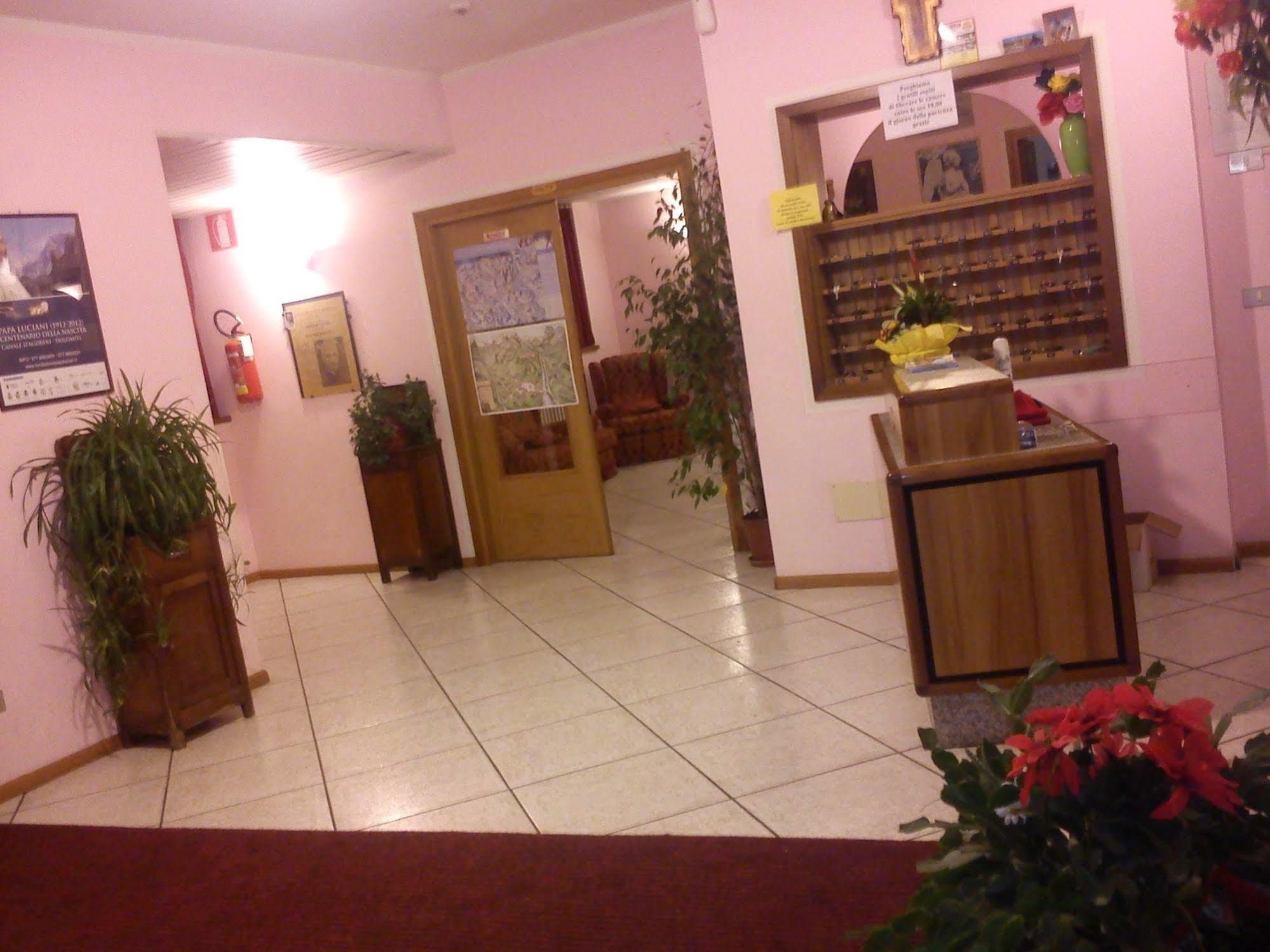 מלון פלקאדה Casa Alpina Sant'Apollinare מראה חיצוני תמונה